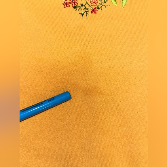 Morning Sun Embroidered Chickadee Floral Heart Sweatshirt – Size L - Picture 4 of 5